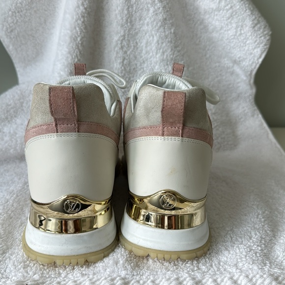 Louis Vuitton runaway sneaker white and pink in size 36. - Picture 3 of 4